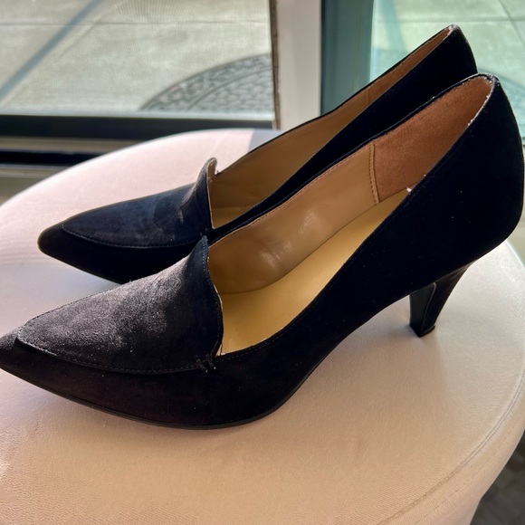 MAE Naturalizer black suede pumps. - Picture 3 of 7